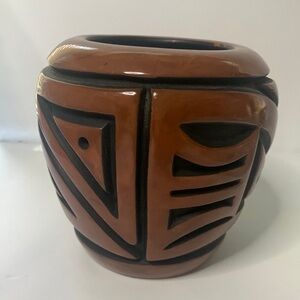 Pueblo hand made pottery Design of the Anasazi Artist Signed